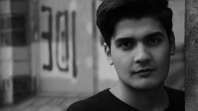 refugee-1226611_1920