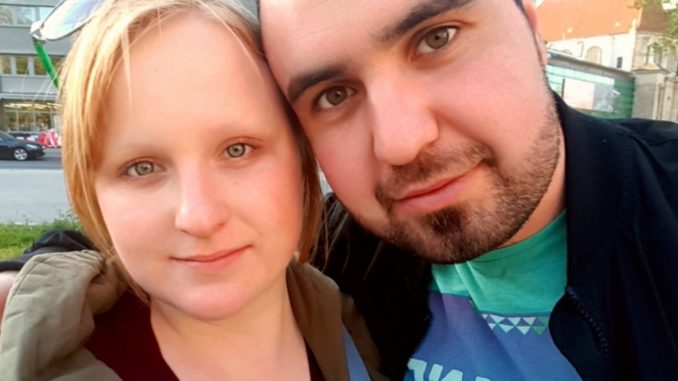 Nina und Aras sind glücklich, auch wenn die Beziehung nicht immer einfach ist. Foto: Nina Spranger Nina und Aras sind glücklich, auch wenn die Beziehung nicht immer einfach ist. Foto: Nina Spranger