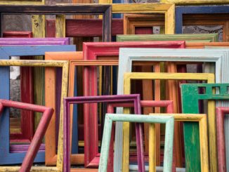 "Frames", zu deutsch: Rahmen prägen wir wir denken und handeln. Foto: Jessica Ruscello via Unsplash unter CC0-Lizenz