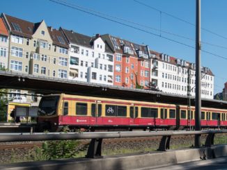 Bahnfahren in Berlin. Foto: Michael Kauer via Pixabay unter CC0 Lizenz