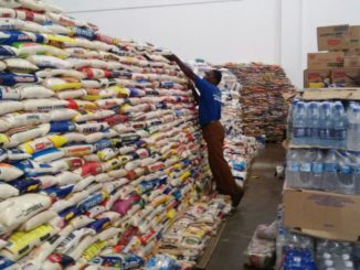 Organisation von Lebensmittelspenden im Spendenladen in Mariana. Foto: Douglas Sant 'Anna