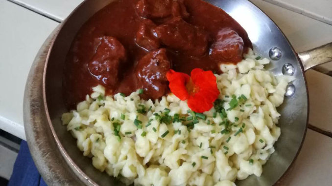 Gulasch kann verbinden. Foto: Anna Heudorfer